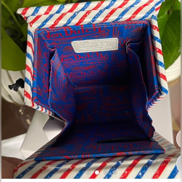 VON DUTCH UNISEX MAGNETIC CROSS-BODY VERTICAL BOX NWT - Picture 4 of 7